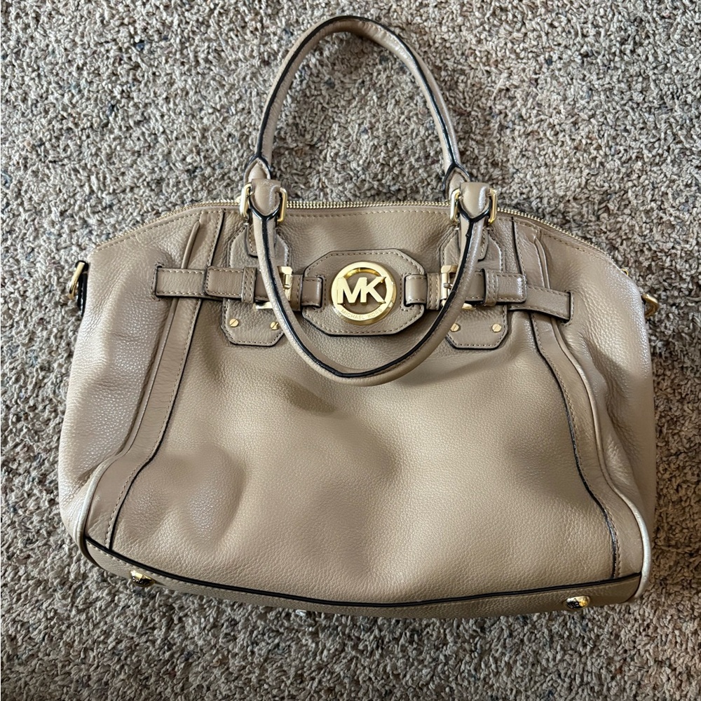 Beautiful beige Michael Kors bag